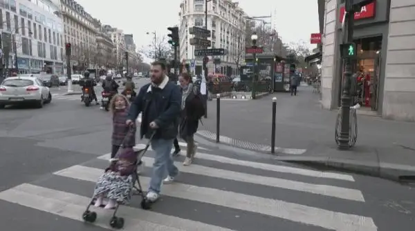 فرانسيا رەسەيدىڭ 6 ديپلوماتىن ەلدەن قۋدى