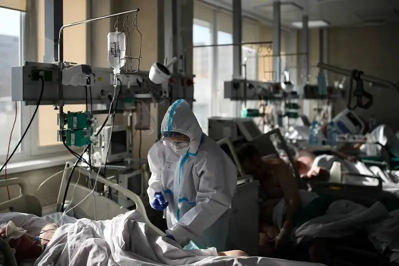 Россияда коронавирусдан бир кунда 1000 дан ортиқ одам вафот этди