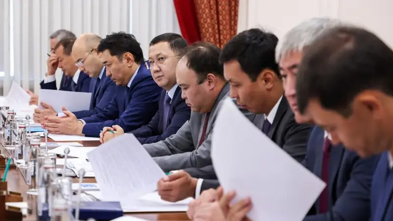 Демонополизацию гражданской авиации и автобусных перевозок обсудили в Правительстве