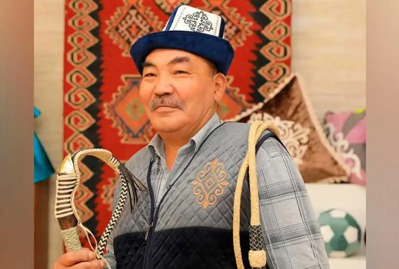 قۋانا سىيعا تارتار ەدىم: قامشىسىن پرەزيدەنت ساتىپ العان قولونەرشىمەن سۇحبات