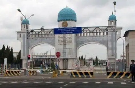 وزبەكستان قازاقستاندىق تۋريستەردىڭ جەرۇستى شەكاراسى ارقىلى كىرۋىنە شەكتەۋلەردى الىپ تاستادى