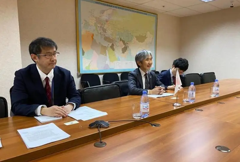 Qazaqstan men Japonııa tikeleı avıareısti qaıta iske qosýdy talqylady