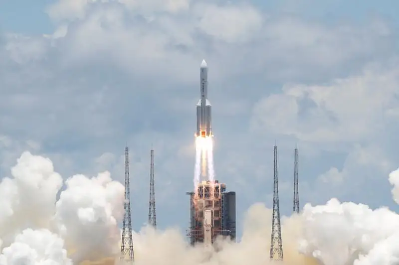 中国成功向火星发射«天问一号»探测器