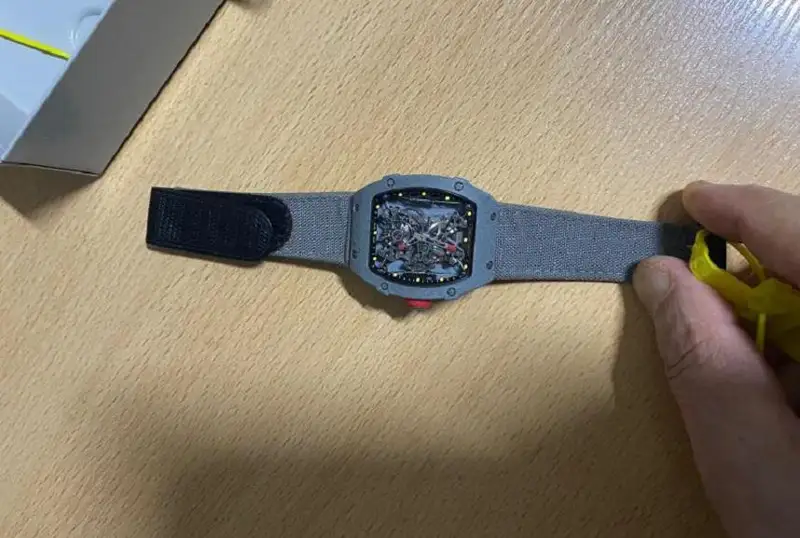 ساعىنتايەۆتىڭ بۇرىنعى كۇيەۋ بالاسىنان تاركىلەنگەن ساعات اۋكسيوندا 196 ميلليون تەڭگەگە ساتىلدى