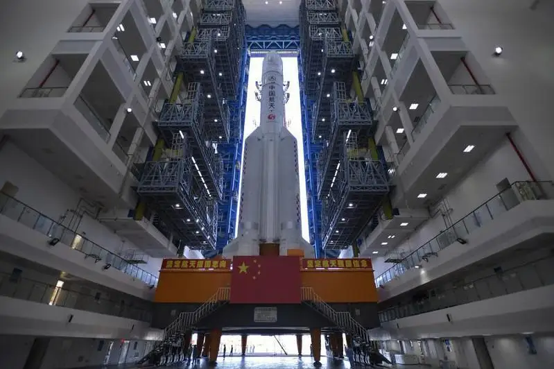 中国“天问一号”探测器成功进入火星停泊轨道