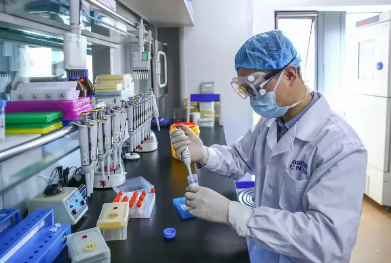 Более 10 тыс. медиков направили на остров Хайнань для ликвидации вспышки КВИ