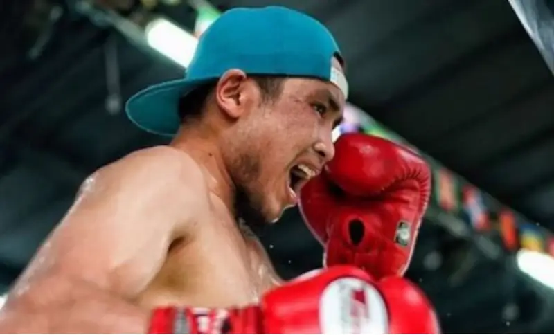 استاناداعى بوكس كەشىندە قانداسىمىز ەلشات نىعمەتوللا باستى جەكپە-جەكتە باق سىنايدى