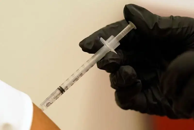 АҚШда беш ёшгача бўлган болалар Pfizer ва Moderna вакциналари билан эмланиши мумкин