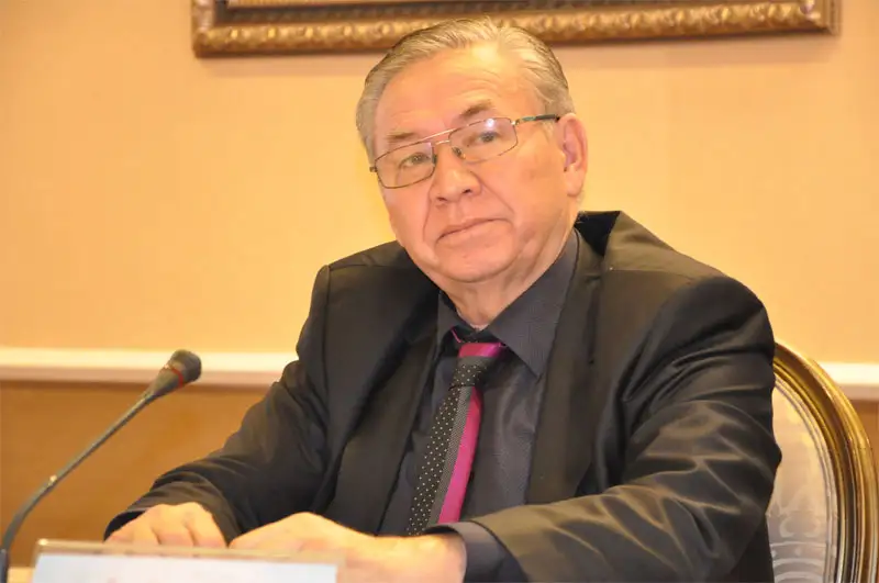 عاريفوللا ەسىم. تەرىس وقۋ - ەسسە