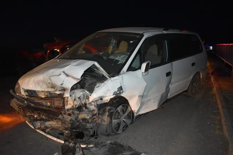 Шестеро детей пострадали и двое взрослых погибли в ДТП в Карагандинской области