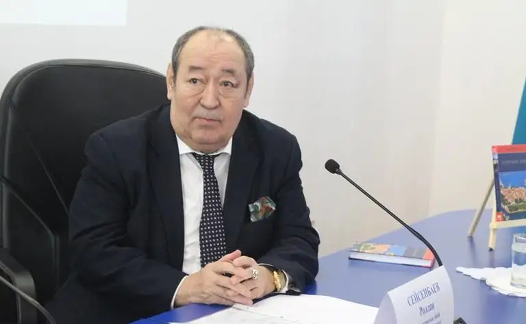 روللان سەيسەنبايەۆ «الەمنىڭ التىن جازۋشىسى» اتاندى