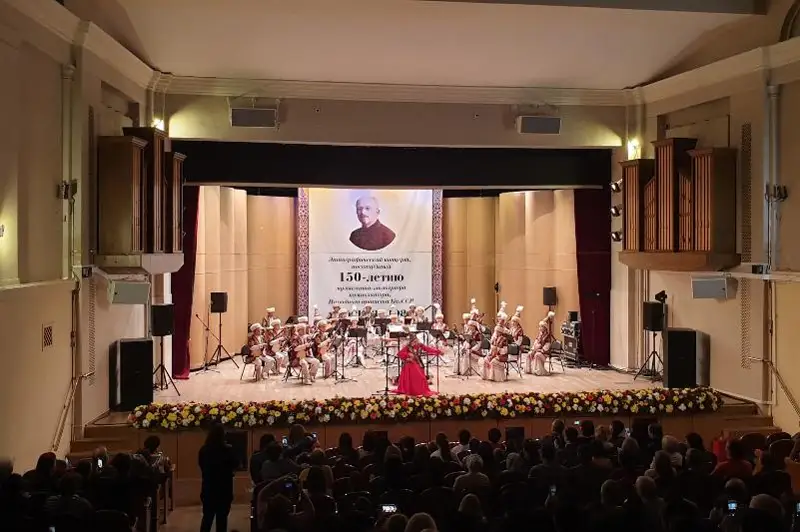 哈萨克斯坦国家学术民族志乐团在莫斯科演出