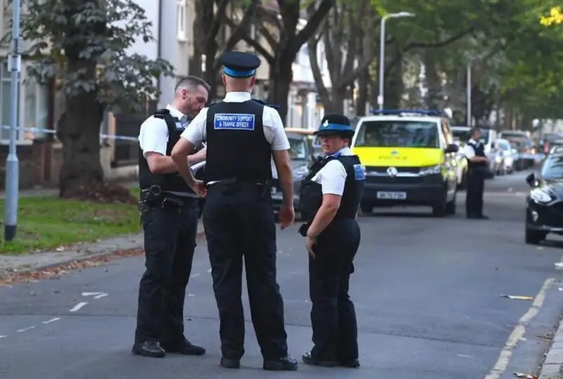 Ливерпул паркида эркак бир нечта одамга мачете билан ҳужум қилди