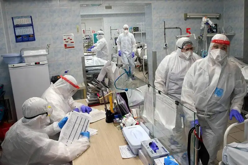 Россияда бир кунда 25 704 киши коронавирус юқтирди