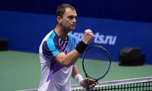 Казахстанский теннисист вышел в четвертьфинал турнира в Великобритании