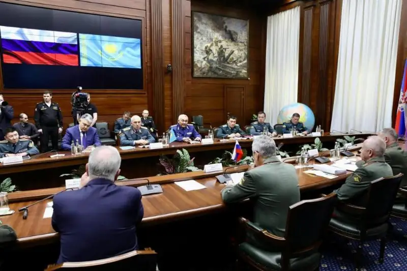 哈俄国防部长在莫斯科举行会晤