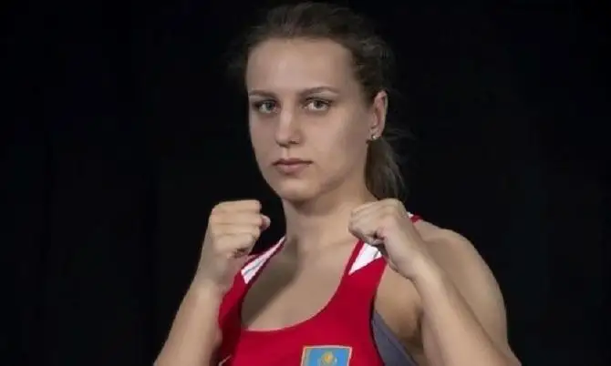 قازاقستاندىق بوكسشى قارسىلاسىن ەكى رەت نوكداۋنعا تۇسىرسە دە جەڭىلدى