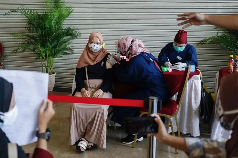 Индонезияда 6-11 ёшли болаларни коронавирусга қарши эмлашни бошлади