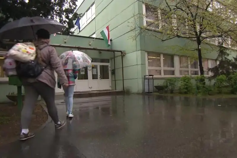 Венгрияда ўқувчилар мактабга қайтишди