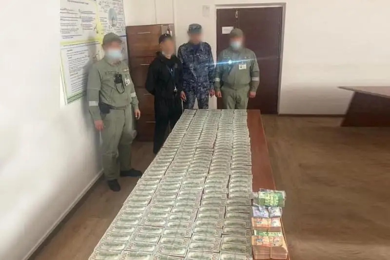Қирғизистон фуқароси Ўзбекистондан Қозоғистонга ноқонуний йўллар билан пул ўтказмоқчи бўлган пайтда қўлга олинди