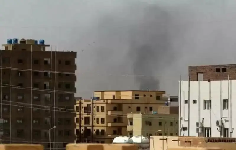Суданда куч тузилмалари ўртасида қуролли тўқнашув бошланди