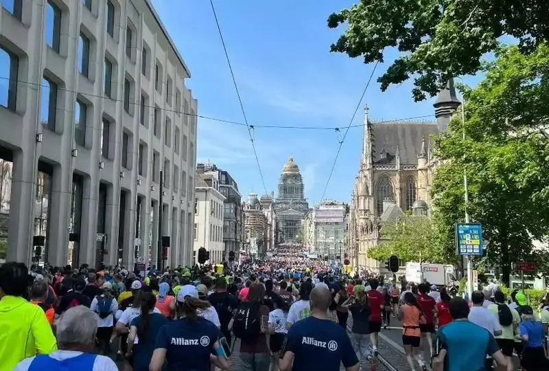 Брюсселда ҳар йили ўтказиладиган югуриш мусобақасига 40 мингдан ортиқ ҳаваскор спортчилар йиғилди