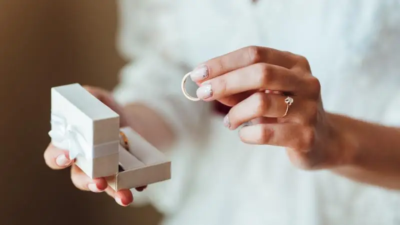 مينيستر شەتەلدىكتەرمەن نەكەگە تۇرۋعا سالىق ەنگىزۋگە قاتىستى پىكىر ءبىلدىردى