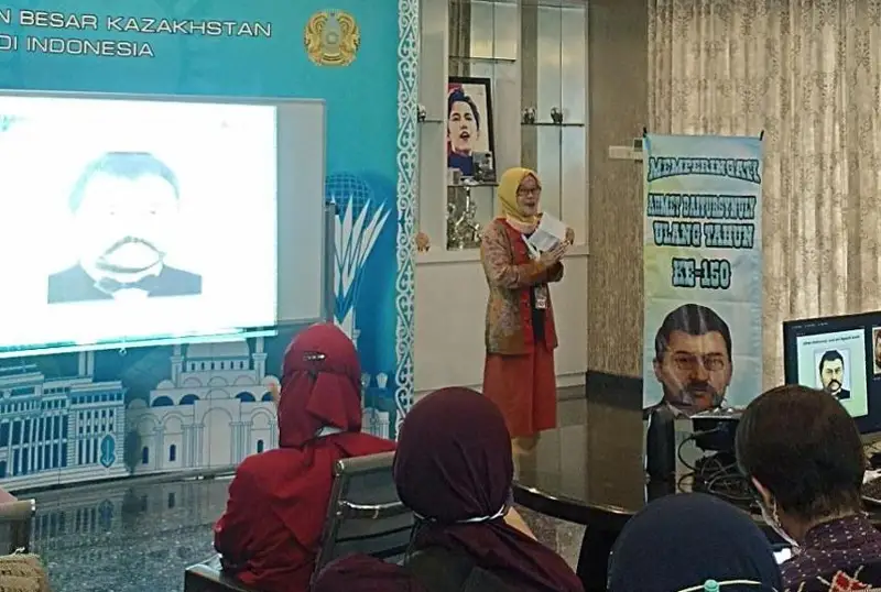 يندونەزيالىقتار احمەت بايتۇرسىن ۇلىنىڭ تۋىندىلارىمەن تانىستى