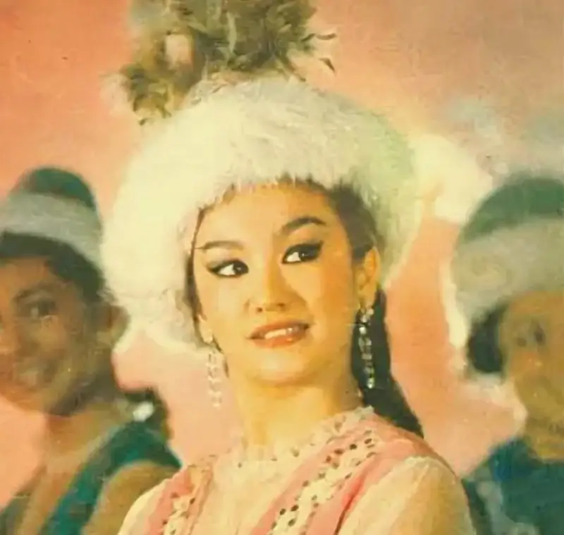 كۇيەۋى تاستاپ كەتسە دە، اتا-ەنەسىن باققان داڭقتى ءبيشى