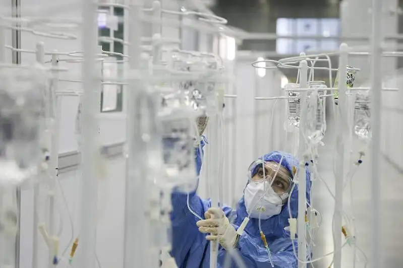 美国累计新冠肺炎确诊病例超8005万例