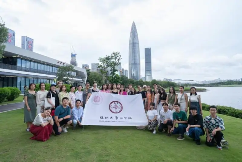 哈萨克斯坦学子在深圳大学医学部参加暑期见习