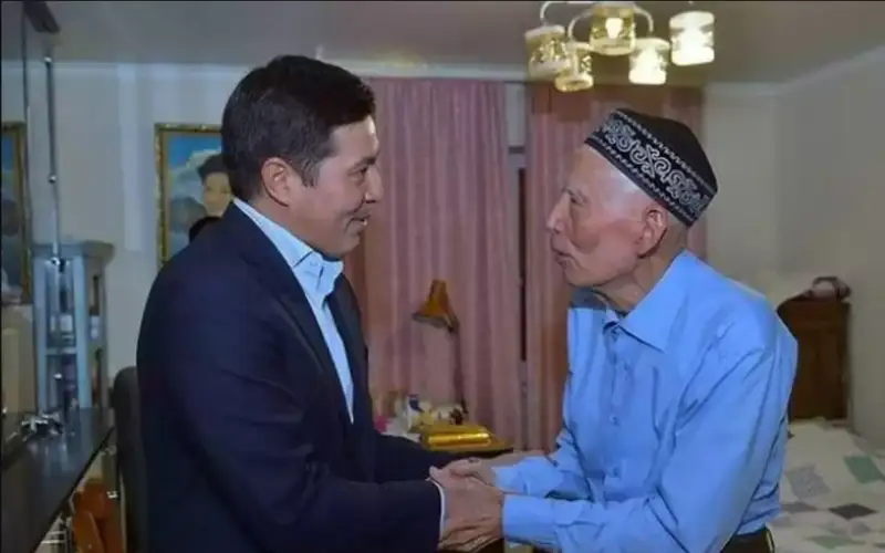 پاۆلودار وبلىسىنىڭ ەكس-اكىمى ەكىباستۇز تۇرعىندارىنان كەشىرىم سۇرادى