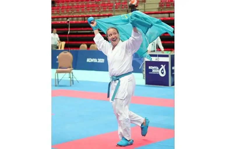 قازاقستاندىق كيكبوكسشى سوفيا بەزرۋلتسيەۆا يسلاميادادا «التىن» الدى