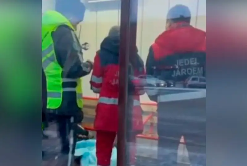 На автобусной остановке в Астане обнаружен труп мужчины