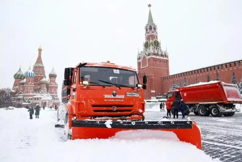 Москвада кучли қор ёғини туфайли 70 дан ортиқ рейс кечиктирилди