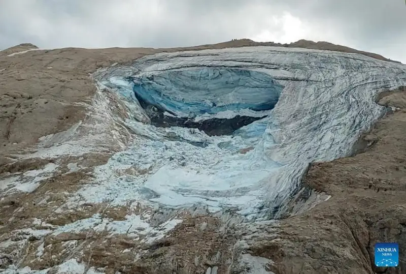 Алп тоғларида музликлар ўпирилиши оқибатида 15 киши бедарак йўқолди