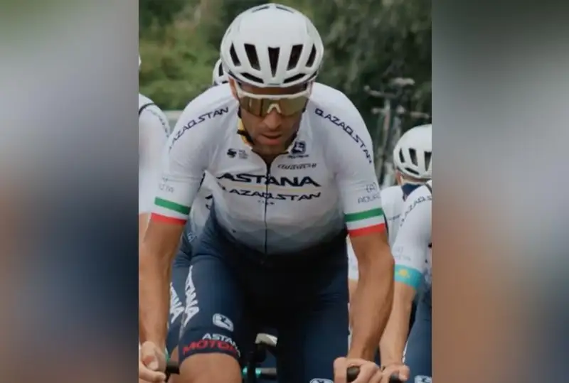 Astana Qazaqstan Team велокомандасы «Испания Вуэльтасы» алдында жаңа формасын таныстырды