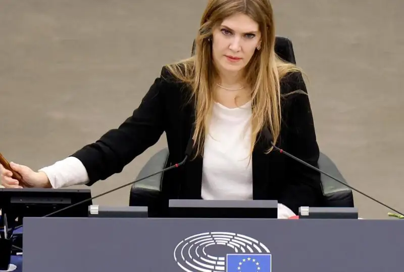 Европарламент снял с поста вице-председателя подозреваемую в коррупции Еву Кайли