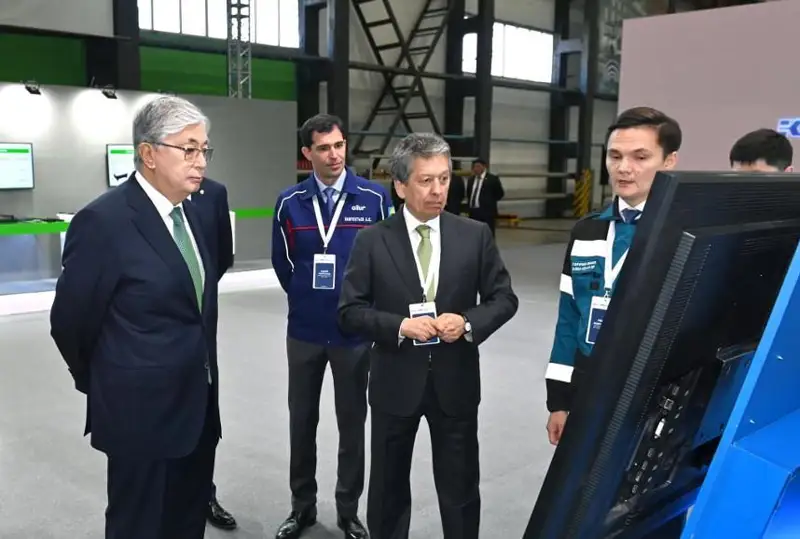 Давлат раҳбари маиший техника ва автомобил ғилдираклари ишлаб чиқарадиган заводларни бориб кўрди