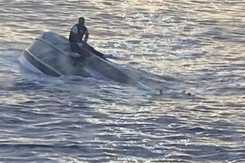 Флорида қирғоқларида 40қа яқин одам қайиқда чўкиб кетди