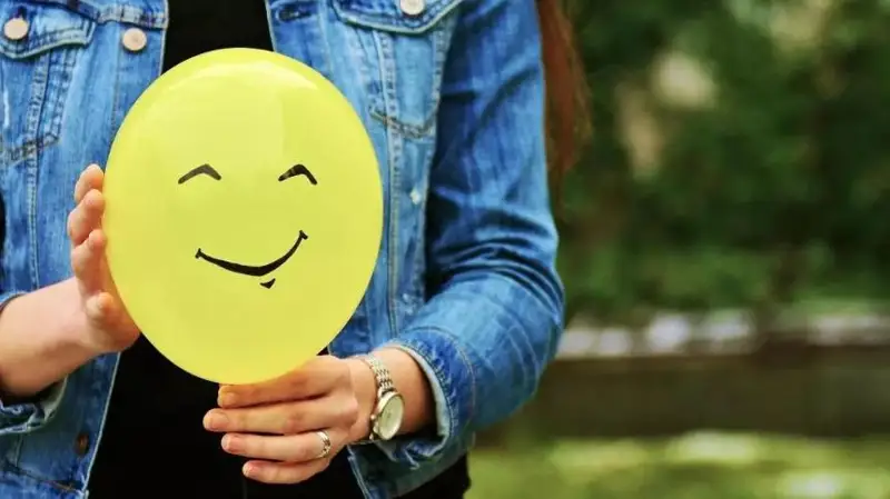 دوستار تۋرالى ازىلدەر: جاقسى كوڭىل-كۇي سىيلايتىن كۇلدىرگىلەر توپتاماسى