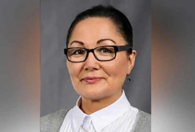 گەرمانيا قازاعى ساديە سۋرەر: ماقساتىمىز - كويلەك-شاپان كيىپ، ولەڭ ايتۋ ەمەس