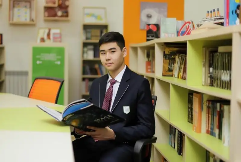 قازاقستاندىق تۇلەك ا ق ش-تىڭ بىرنەشە ۋنيۆەرسيتەتىنەن شاقىرۋ الدى