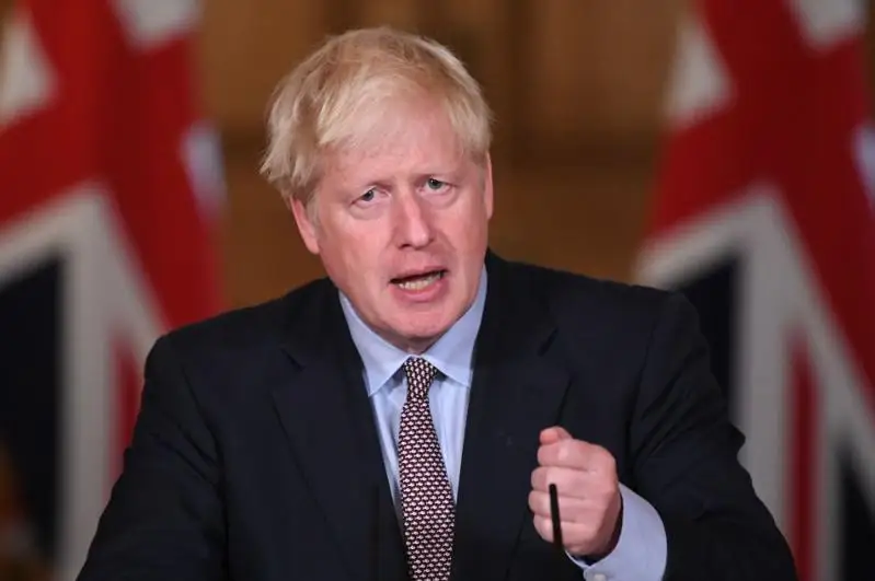 Буюк Британия бош вазири Борис Жонсон фуқароларни қайта эмланишга чақирди