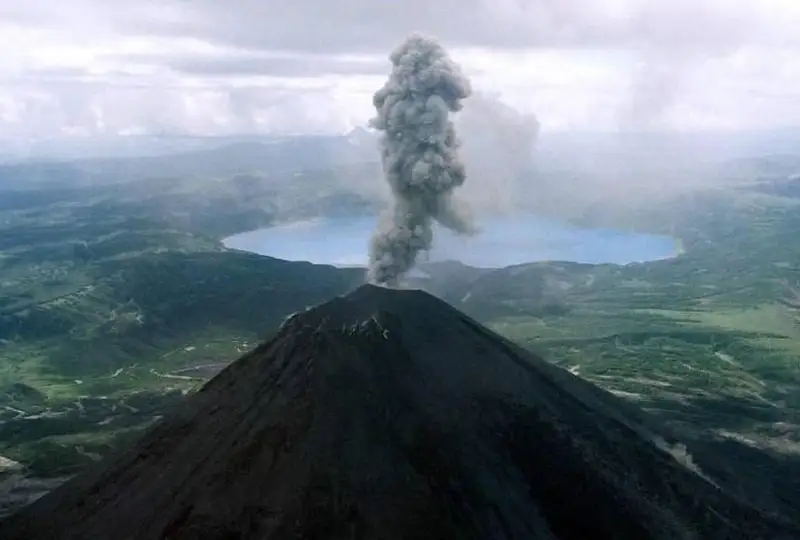 Курил оролларида Эбеко вулқони отилди