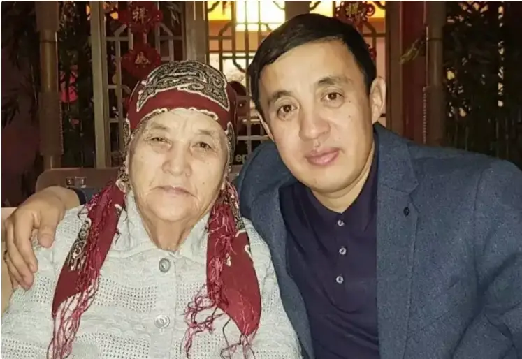 ايتىسكەر اقىن سەرىكزات دۇيسەنعازىنىڭ اناسى ومىردەن ءوتتى