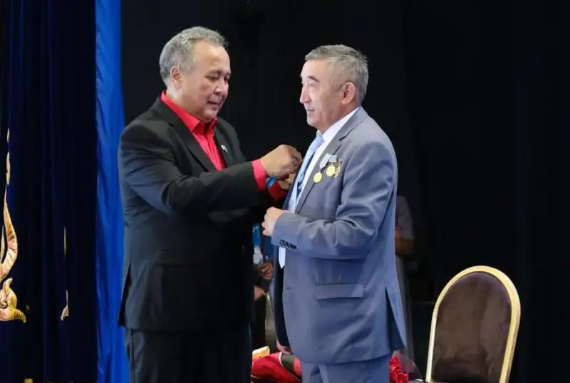 قىزىرحان باباقۇمار ۇلىنا «حالىق كۇيشىسى» اتاعى بەرىلدى