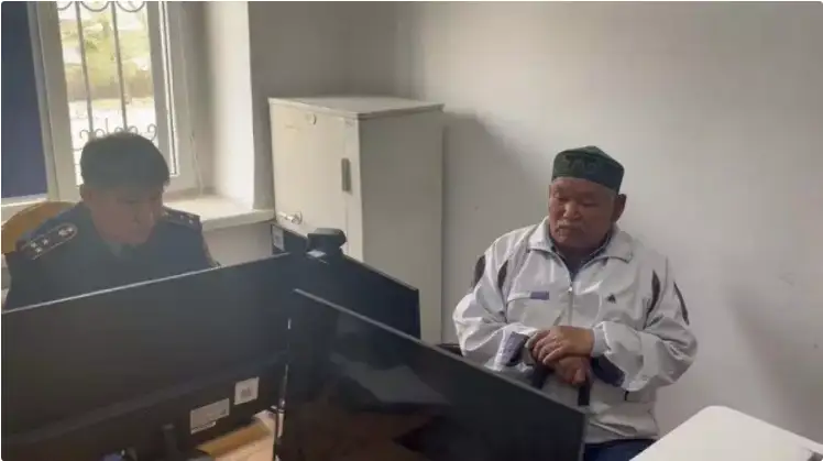 زەينەتكەر ۇيىنە جاس قىزدى ەرتىپ كەلىپ، كۇتپەگەن وقيعاعا تاپ بولدى