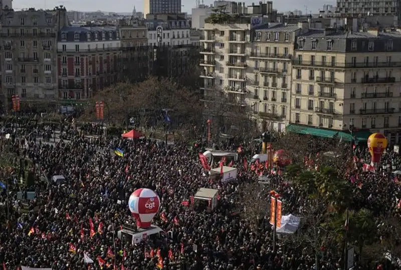 Франция фуқароларининг 76 фоизи пенсия ислоҳотига қарши