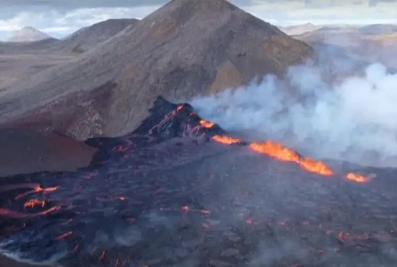 Исландияда Фаградальсфьядль вулқони отила бошлади